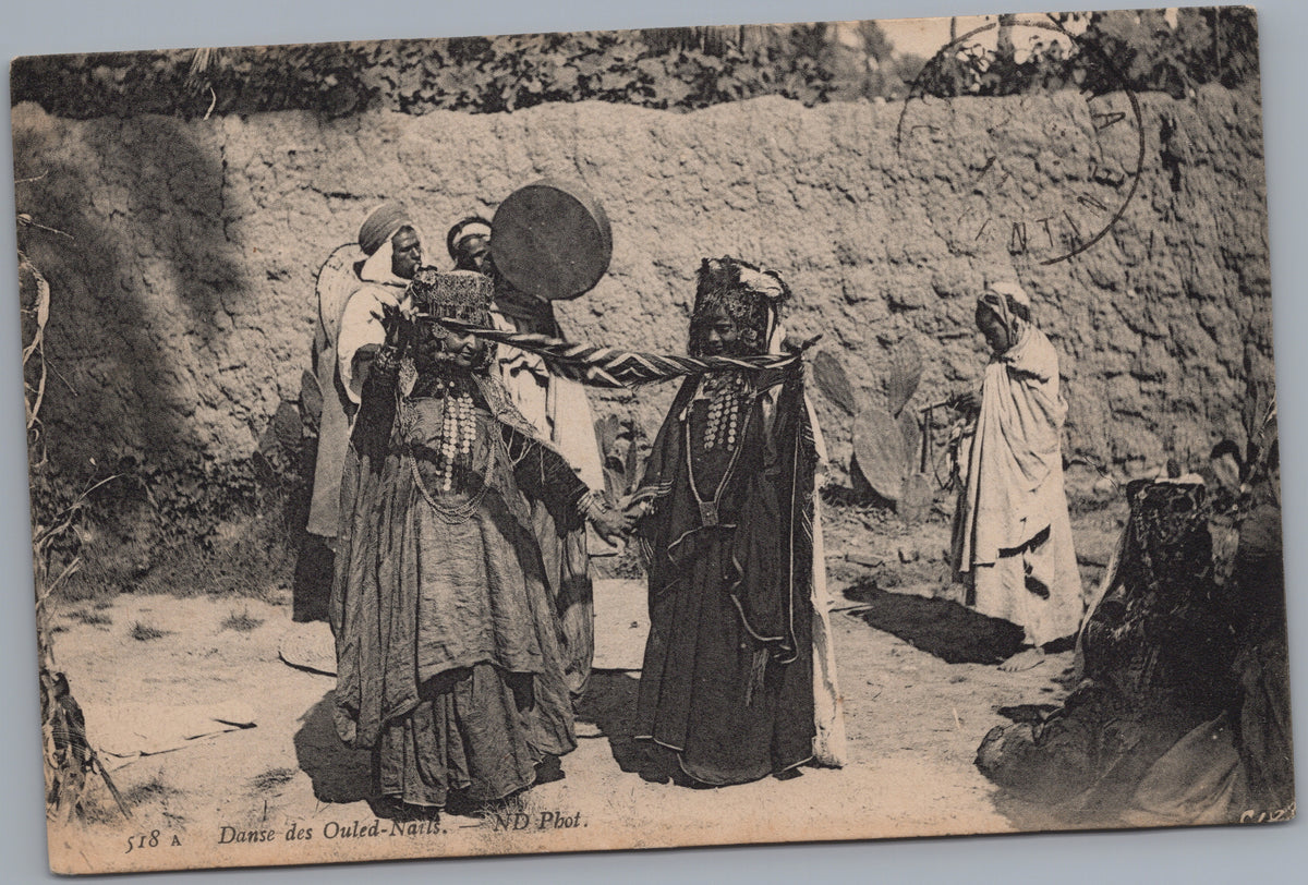 PC01322 | P33 | Egypt — Women beside a Village Wall — front