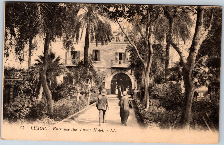 Luxor — Entrance to the Luxor Hotel